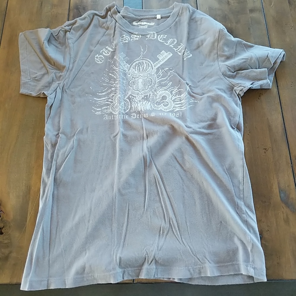 Like New! Men's Graphic Tee